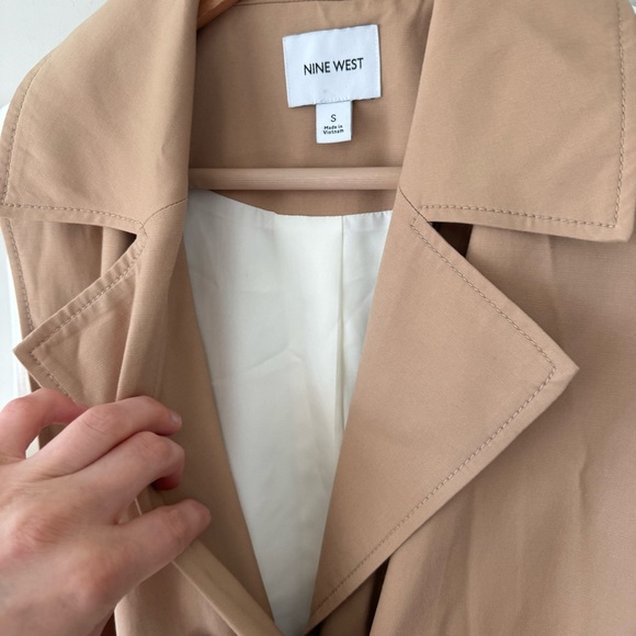 Chic White and Tan Belted long vest - Picture 12 of 13